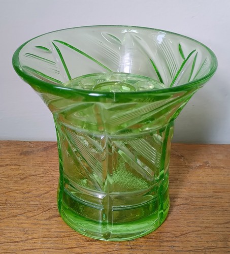 Art deco green glass - art, flared
