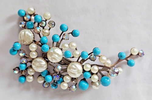 Gorgeous brooch with cluster - gorgeous,