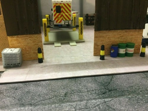 Black yellow bollards - black,
