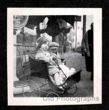 KID'S FANCY DOUBLE STROLLER CITY SIDEWALK OLD/VINTAGE PHOTO SNAPSHOT- C737