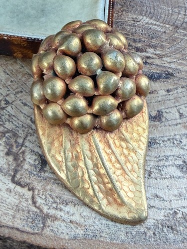 Vintage gold tone berry - gold,