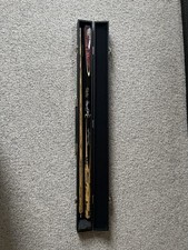 World Snooker cue signed by 18