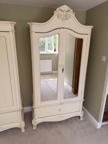 Laura ashley cream - laura,