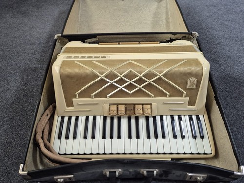 White hohner virtuola iii - virtuola, 120