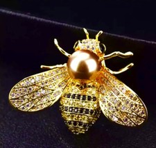 NEW BEE BROOCH  crystal Pearl