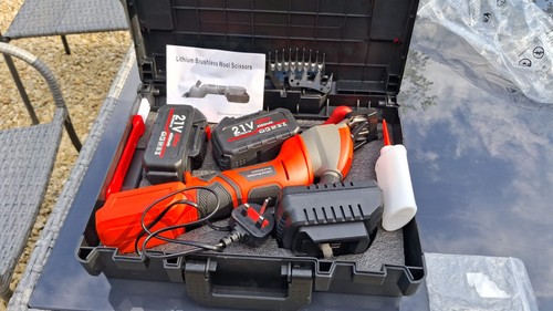 Cordless sheep shearing
