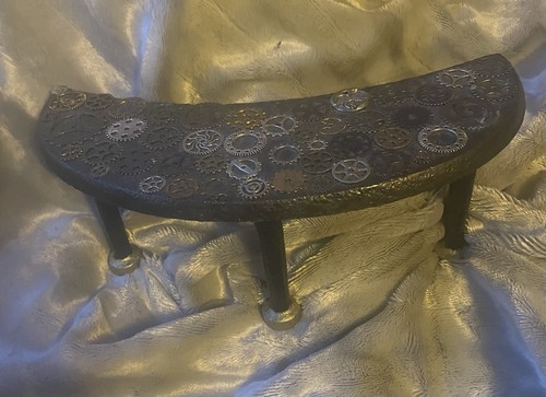 Cast iron trivet legged - iron,