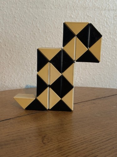 Sl507 rubik snake - sl507, sculpture