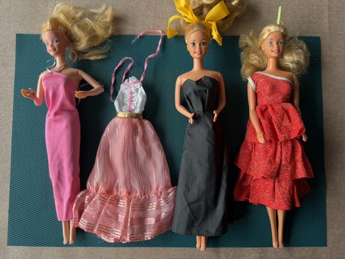 Vintage barbie clothes bundle - barbie,