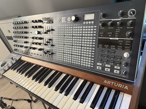 Arturia matrixbrute true - arturia,