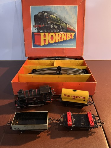 Hornby clockwork train set - train,