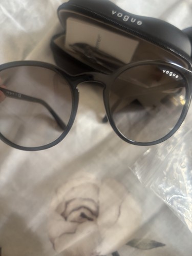 Vogue never been worn - vogue,
