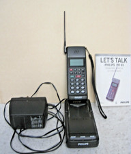 VINTAGE  PHILIPS PR 93 (F-CODE 9350) 1993-MOBILE  PHONE WITH CHARGER  & MANUAL