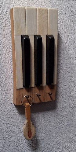 Wall mounted key holder with - key,