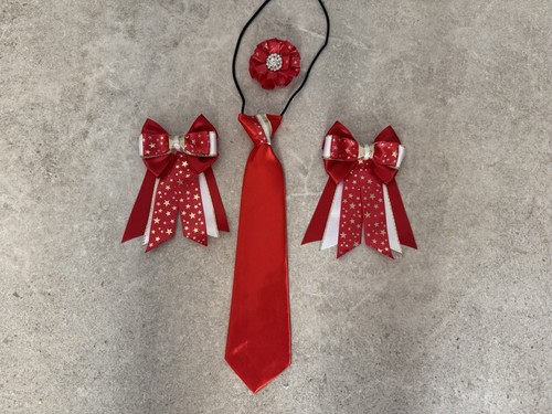 Equestrian showing bows - showing, •