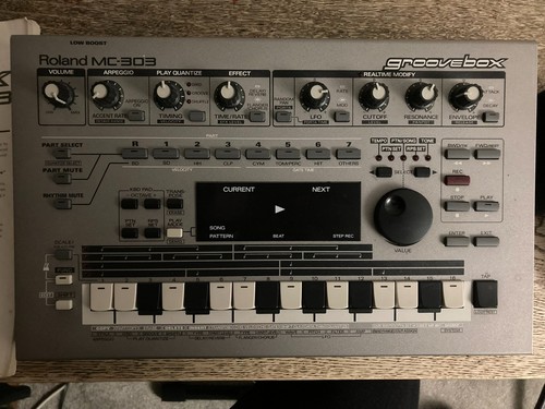 Roland 303 groovebox - roland, mc-303