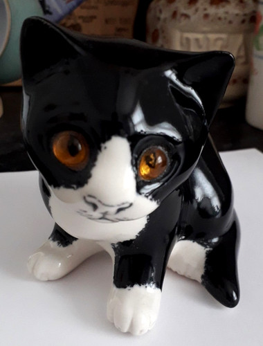 Winstanley black and white - black,