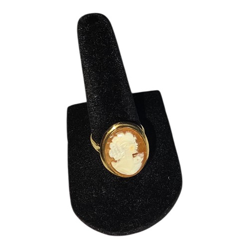 Vintage 14k yellow gold - gold, carved