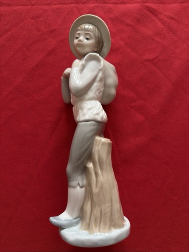 Nao lladro standing - nao, boy