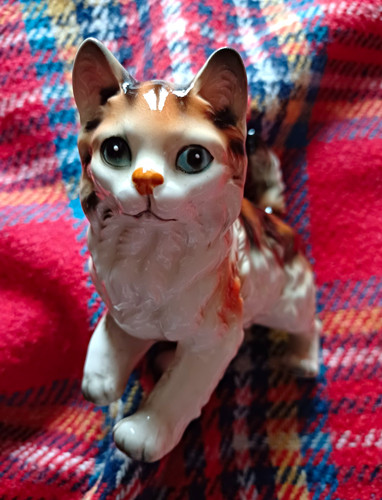 Ceramic pottery cat - ceramic/pottery,
