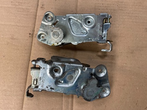 Pair lock right and left - of,
