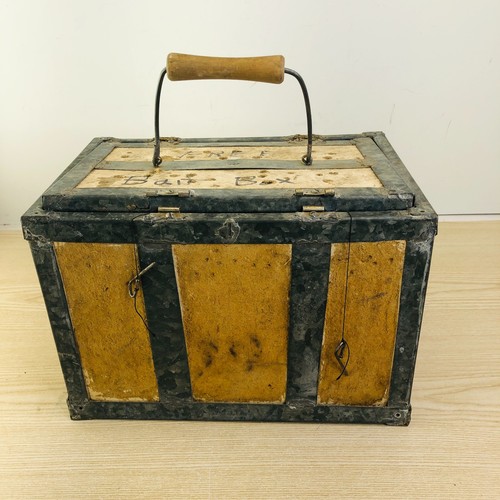 Vintage worm box - vintage,,