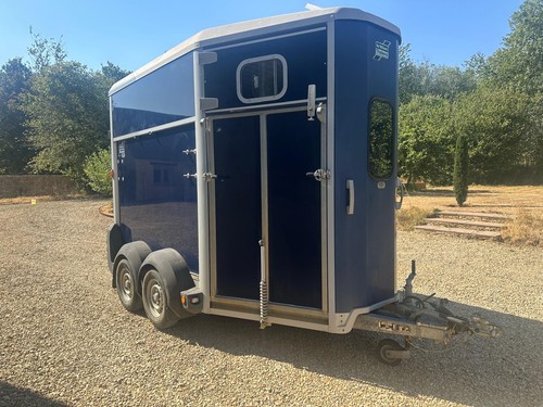 Dark blue 2017 horse - 2017, trailers