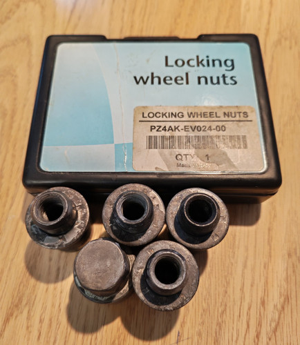 Four genuine locking wheel - four,
