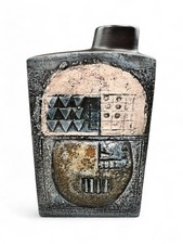 Troika chimney vase by Linda