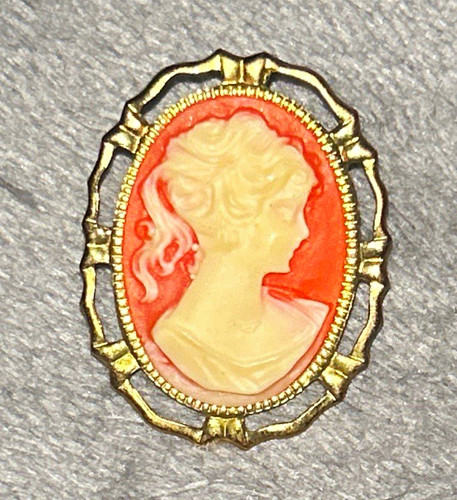 Elizabeth duke oval - elizabeth, cameo