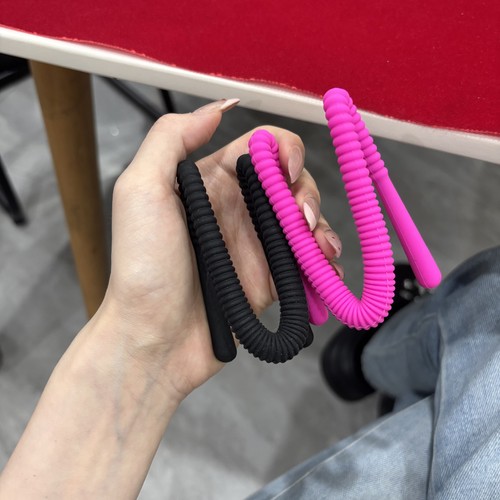 Bondage labia spreader - uk,
