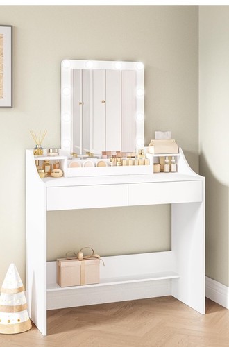 White dressing table with - dressing,