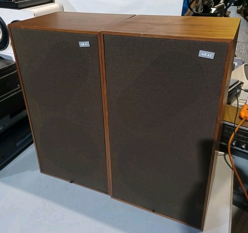 Akai 1000 floor speakers - akai,