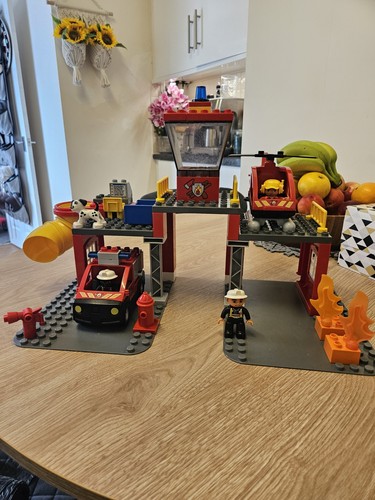 Lego duplo fire station - fire,