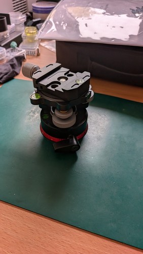 Tripod leveling head - leveling,