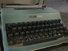 Olivetti Lettera 32 Portable