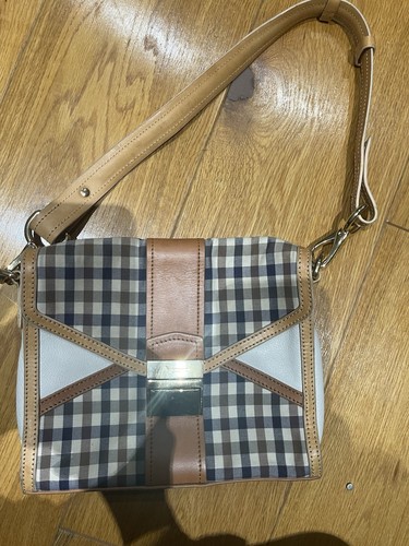 Aquascutum handbag medium - aquascutum,