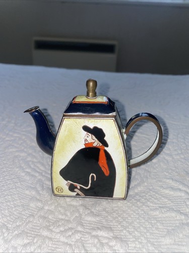 Trade and aid miniature - aid, teapot