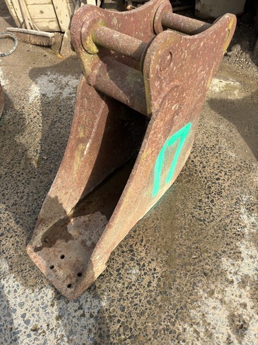 300mm ditching bucket 45mm - 300mm,