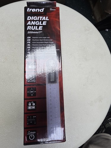 Folding digital angle finder - folding,