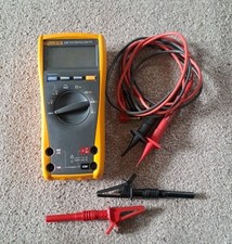 Fluke 175 Digital True RMS Multimeter