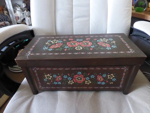 Vintage metal sewing - metal, box