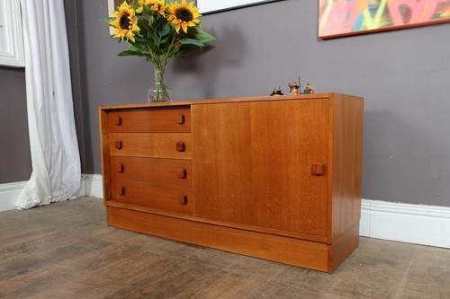 Vintage retro small teak mid - retro,