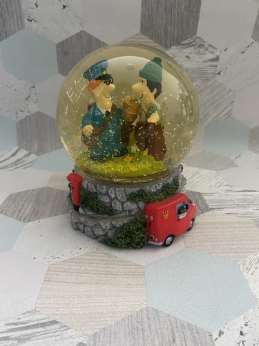 Postman pat snow globe - snow,