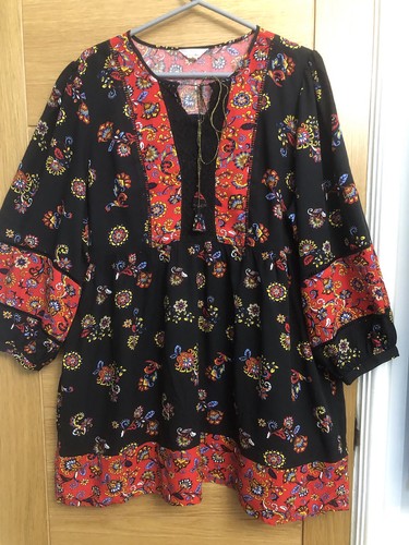 Falmer heritage neck style - v-neck,