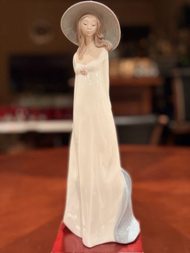 Vtg nao lladro - by, spring
