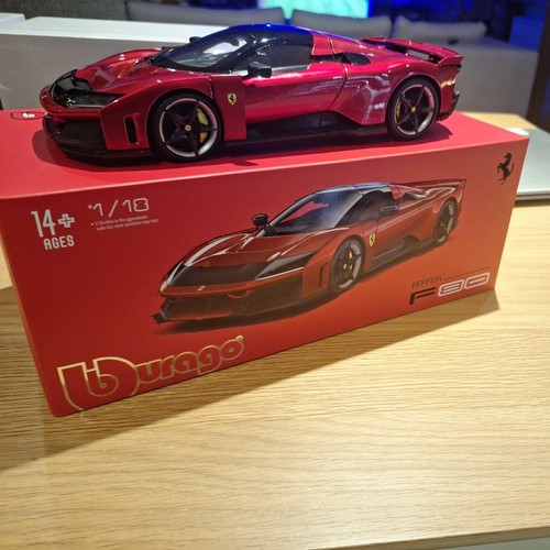 Bburago 18 ferrari f80 - -,