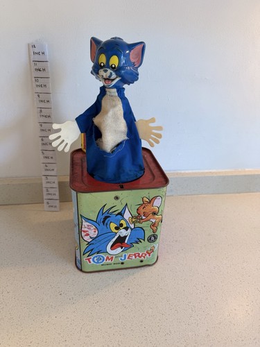 Vintage tom and jerry - tom, musical
