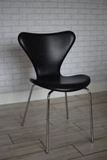 Fritz hansen series 7 chair in black leather
