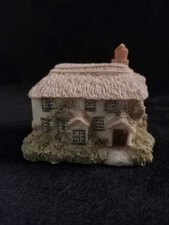 The Leonardo Collection Vintage collectables cottage